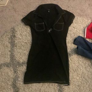 Zip short sleeve black stretch dress with white stitching Deon from clueless Sml